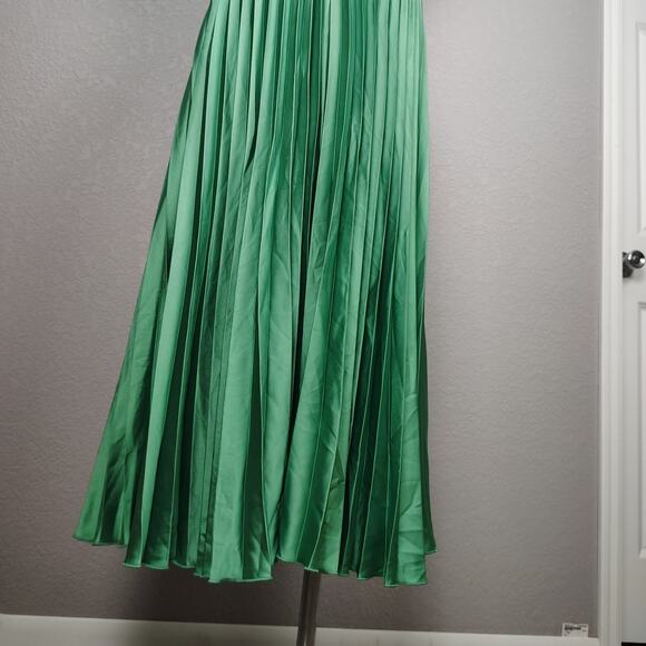 Abercrombie and Fitch Giselle Pleated Cutout Maxi Green Dress NWT Size MT - Picture 12 of 15